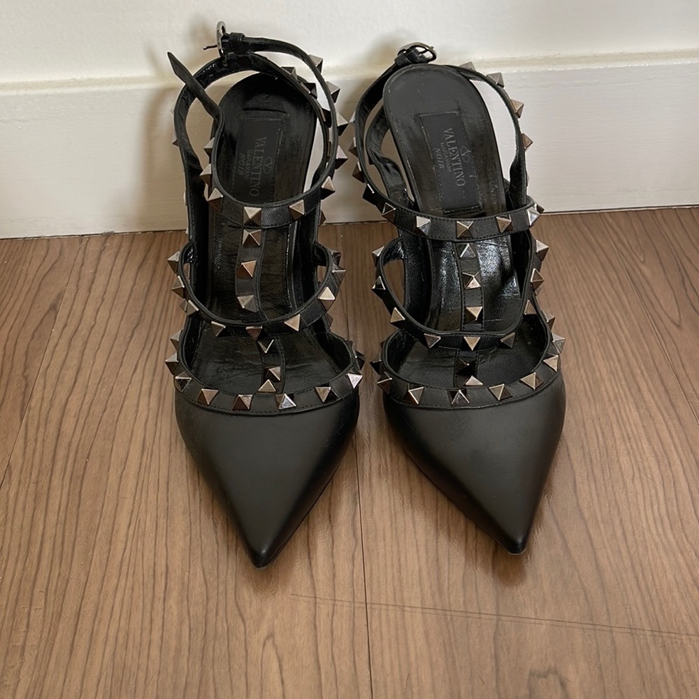 ROCKSTUD ANKLE STRAP PUMP WITH STUDS 100 MM